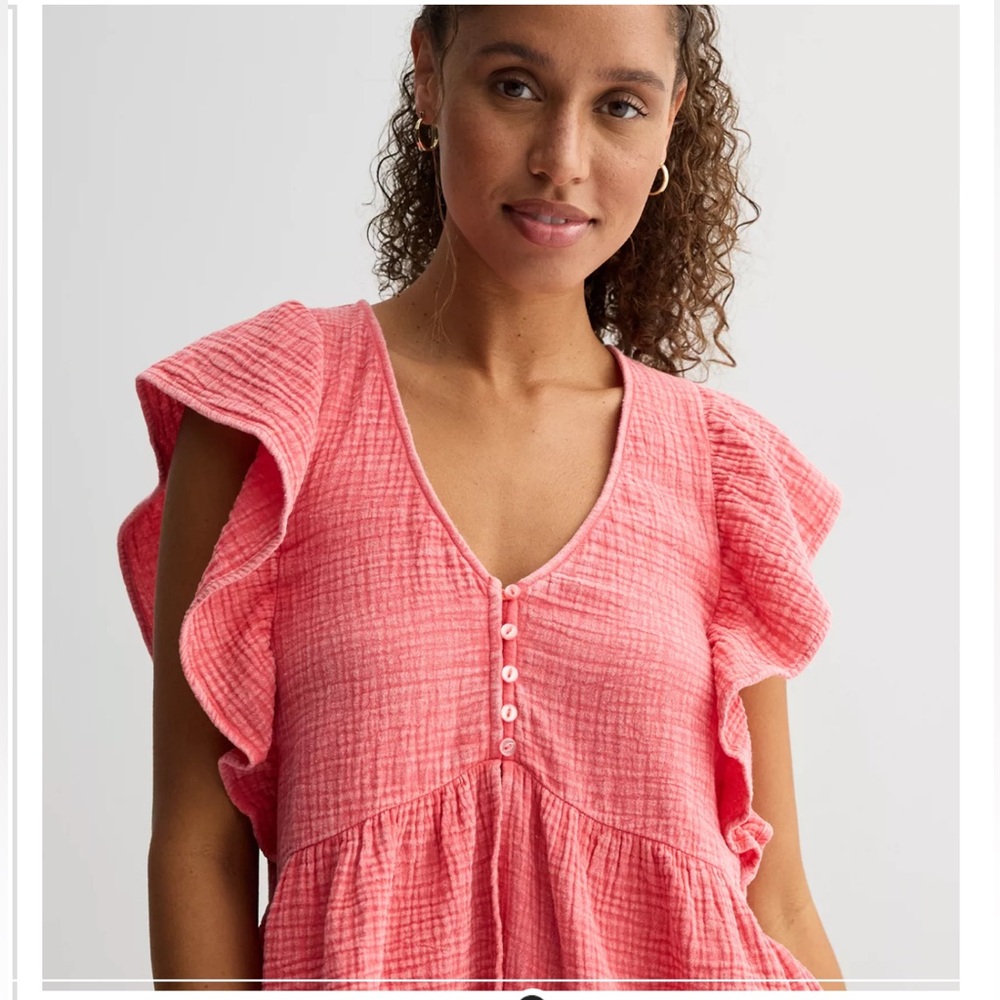 Rewind Coral Textured Ruffle Top - Picture 3 of 10